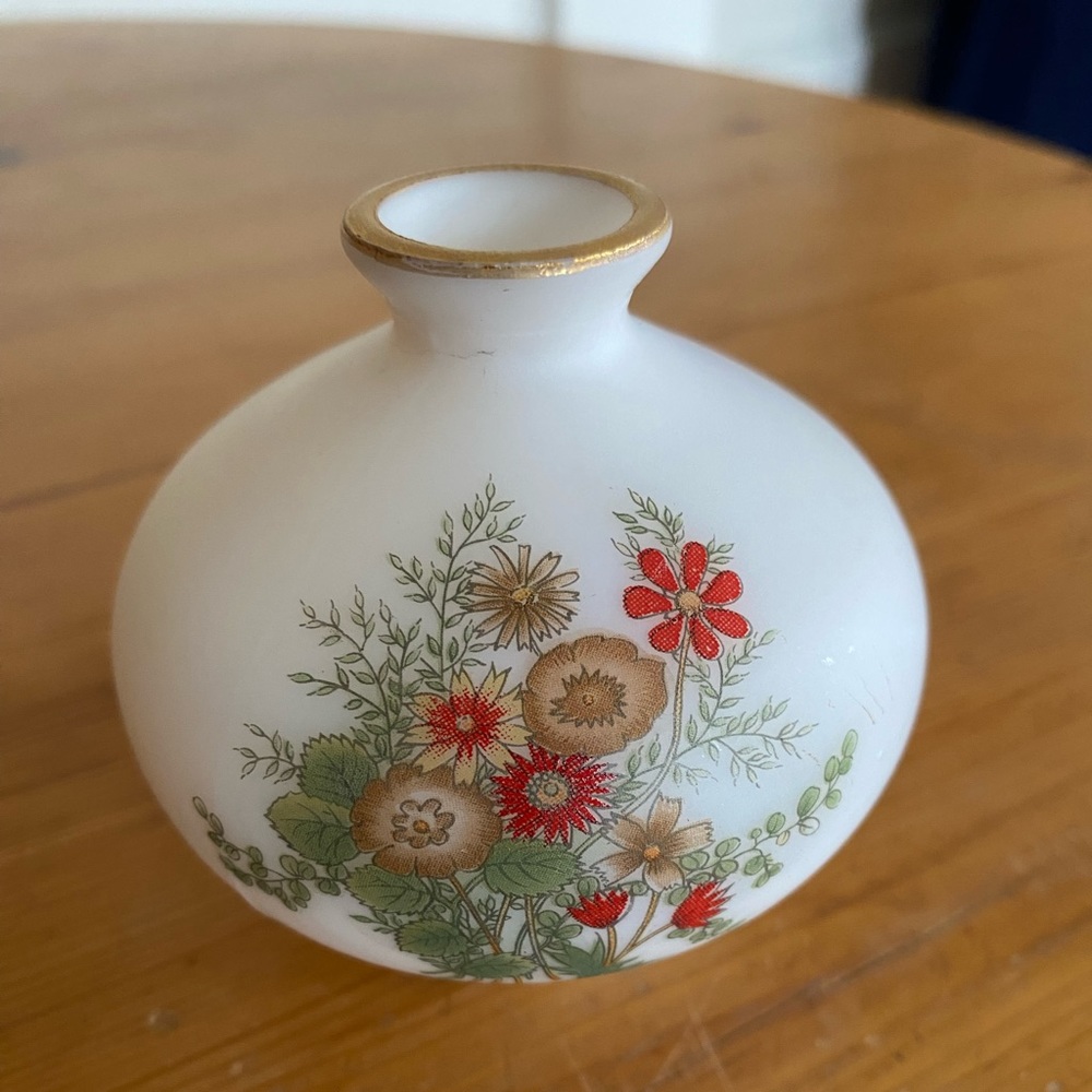 3 for 15$! Transfer Floral White Milk Glass Bud Vase with Gold Rim.